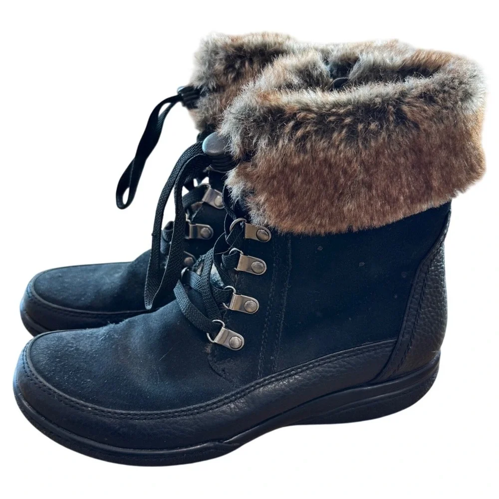 Clarks Winter Boots Womens 6.5 Black Faux Fur Suede Leather 26115744 Gorpcore